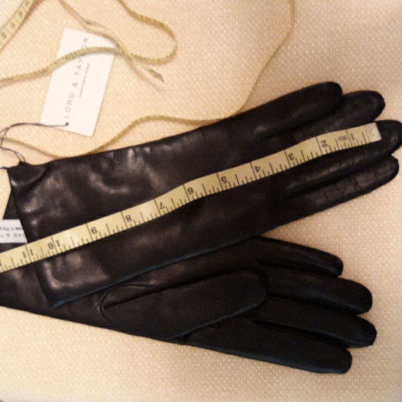 🔥 Lord & Taylor black leather gloves 🔥 - Picture 7 of 10